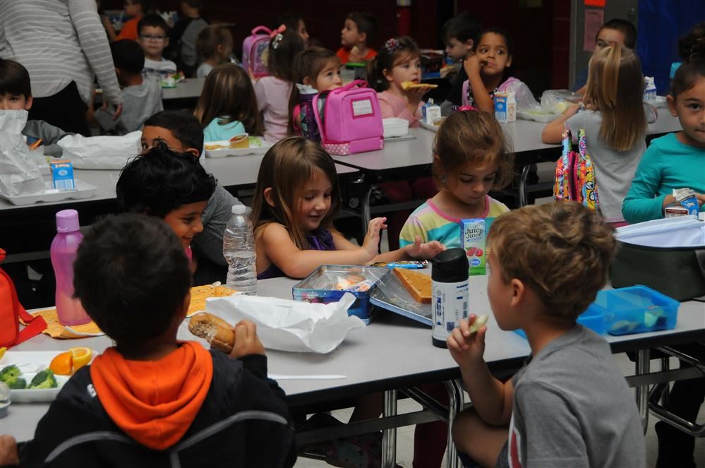 kids eating in cafeteria